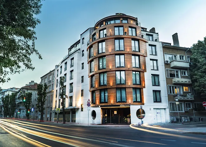 Luxury hotel only: Modus Hotel