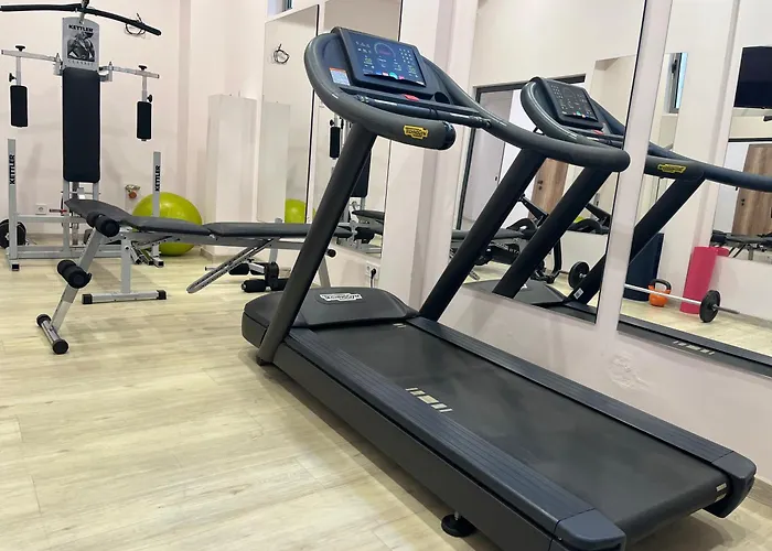 Luxury hotel only: Amiral Hotel